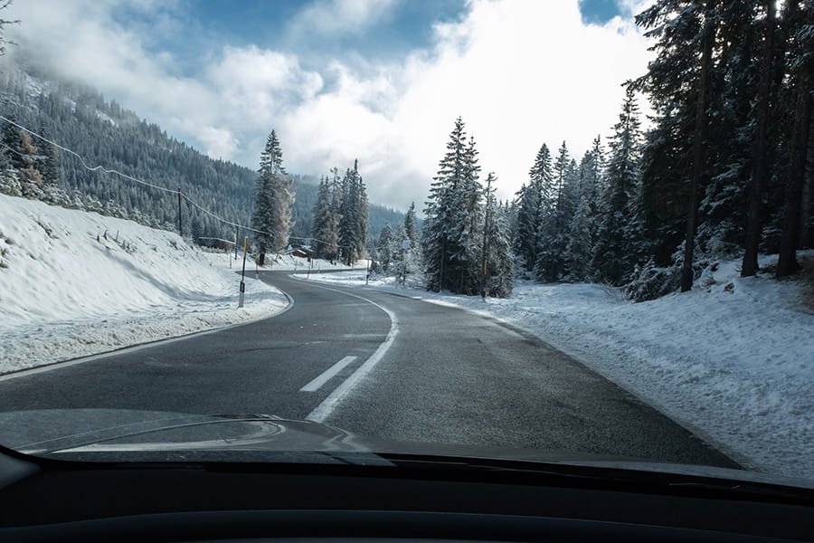 Can a Windshield Crack During The Winter?