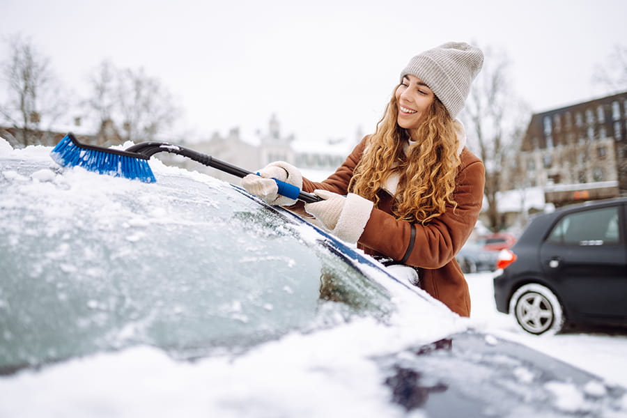 How to Quickly De-Ice Your Windshield